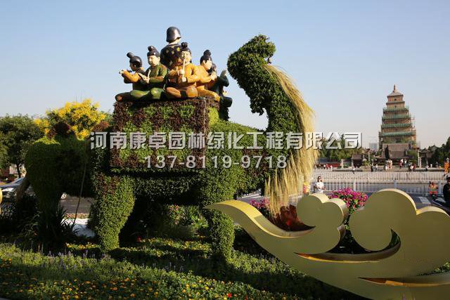 唐三彩与立体花坛的艺术碰撞