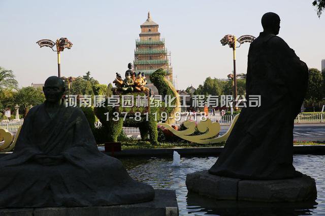 唐三彩与立体花坛的艺术碰撞
