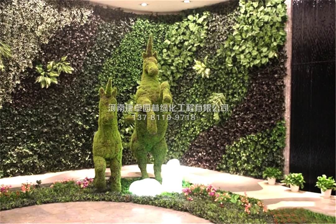 造型迥异的仿真绿雕