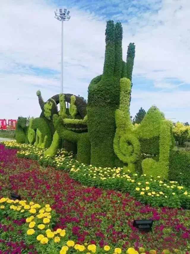 立体花坛扮靓锡林城